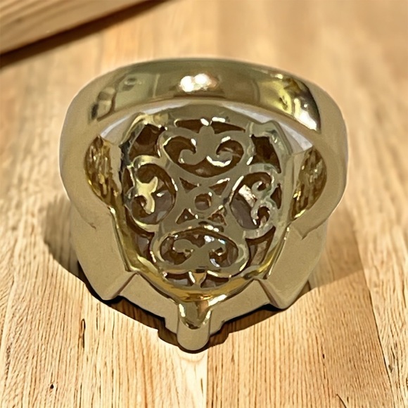 Beautiful Ring - Picture 5 of 10